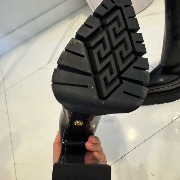 Brand new!! Versace - Aevitas Pointy leather platform ankle boots - Picture 8 of 16